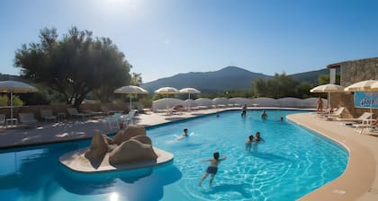 Villa Kima Cristallo à Sole Ruiu : Vue Montagne, Wi-Fi, Climatisation, Piscine Partagée