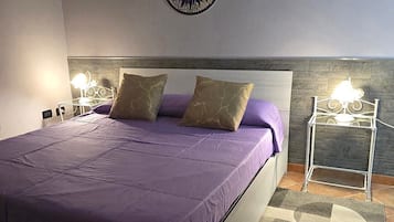 2 bedrooms, iron/ironing board, bed sheets, wheelchair access