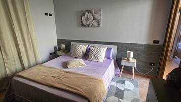 2 bedrooms, iron/ironing board, bed sheets, wheelchair access