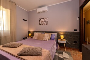 2 habitaciones, tabla de planchar con plancha y ropa de cama 