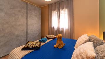 2 bedrooms, iron/ironing board, bed sheets, wheelchair access