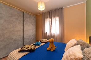 2 chambres, fer et planche à repasser, literie fournie