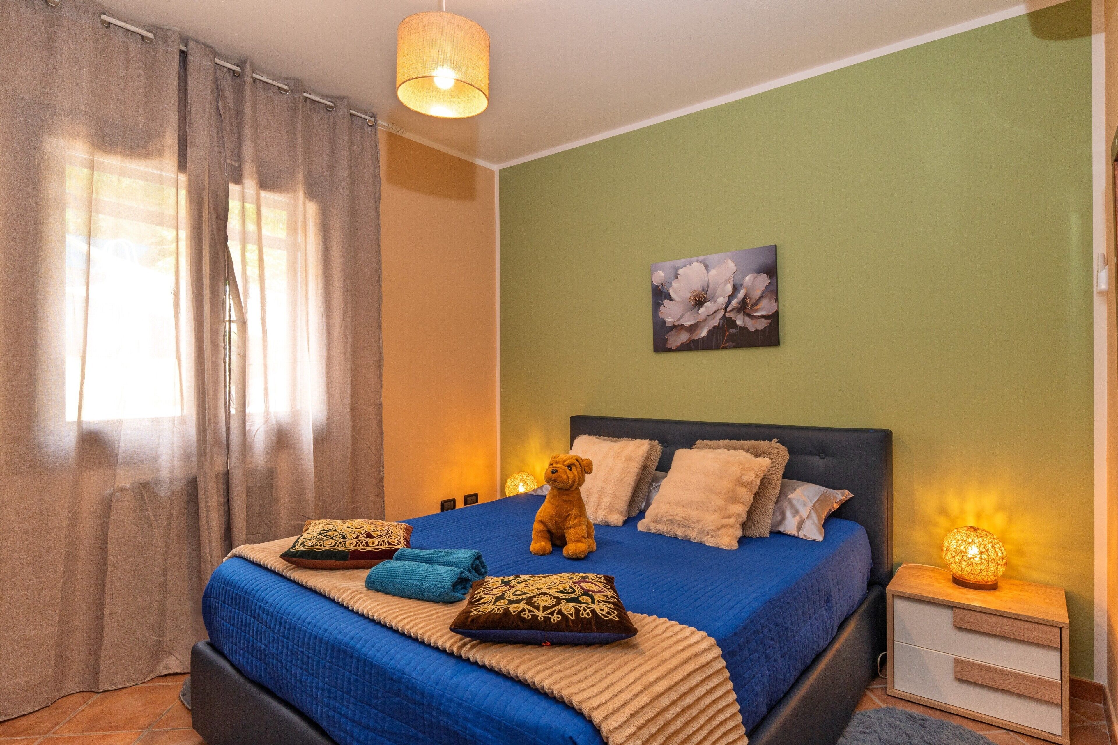 2 bedrooms, iron/ironing board, bed sheets, wheelchair access