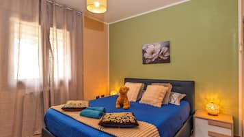 2 bedrooms, iron/ironing board, bed sheets, wheelchair access