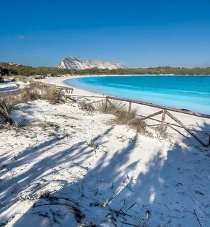 Beach - Holiday Home 'Villa Smeralda' with Private Terrace and Air Conditioning (Loiri Porto San Paolo)