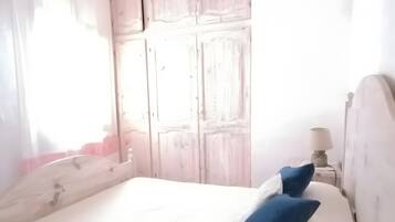 BĂŒgeleisen/BĂŒgelbrett, WLAN, BettwĂ€sche