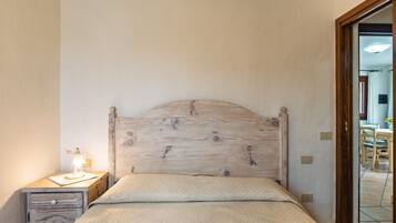 1 Schlafzimmer, BĂŒgeleisen/BĂŒgelbrett, WLAN, BettwĂ€sche