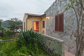 Exterior detail - Holiday Home 'Villa Rubino with Terrace (Loiri Porto San Paolo)