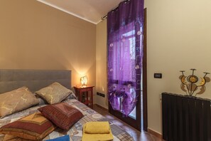 Een strijkplank/strijkijzer, wifi, beddengoed, rolstoeltoegankelijk