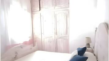 Iron/ironing board, WiFi, bed sheets