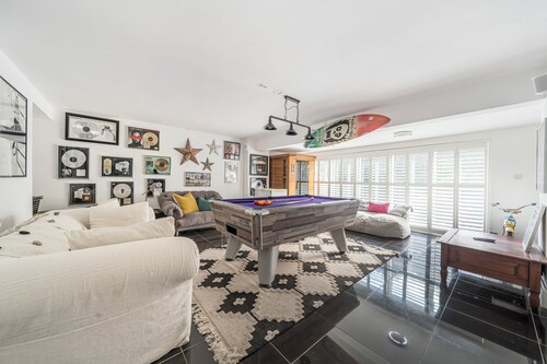 Palm Court, Polperro