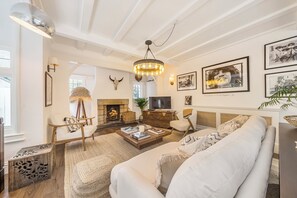 Télévision, cheminée