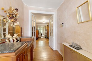 Unclassified image, 3 of 29, button - Bed and Breakfast 'Chambre Rouge' with Private Terrace, Shared Garden and Wi-Fi (Groléjac)