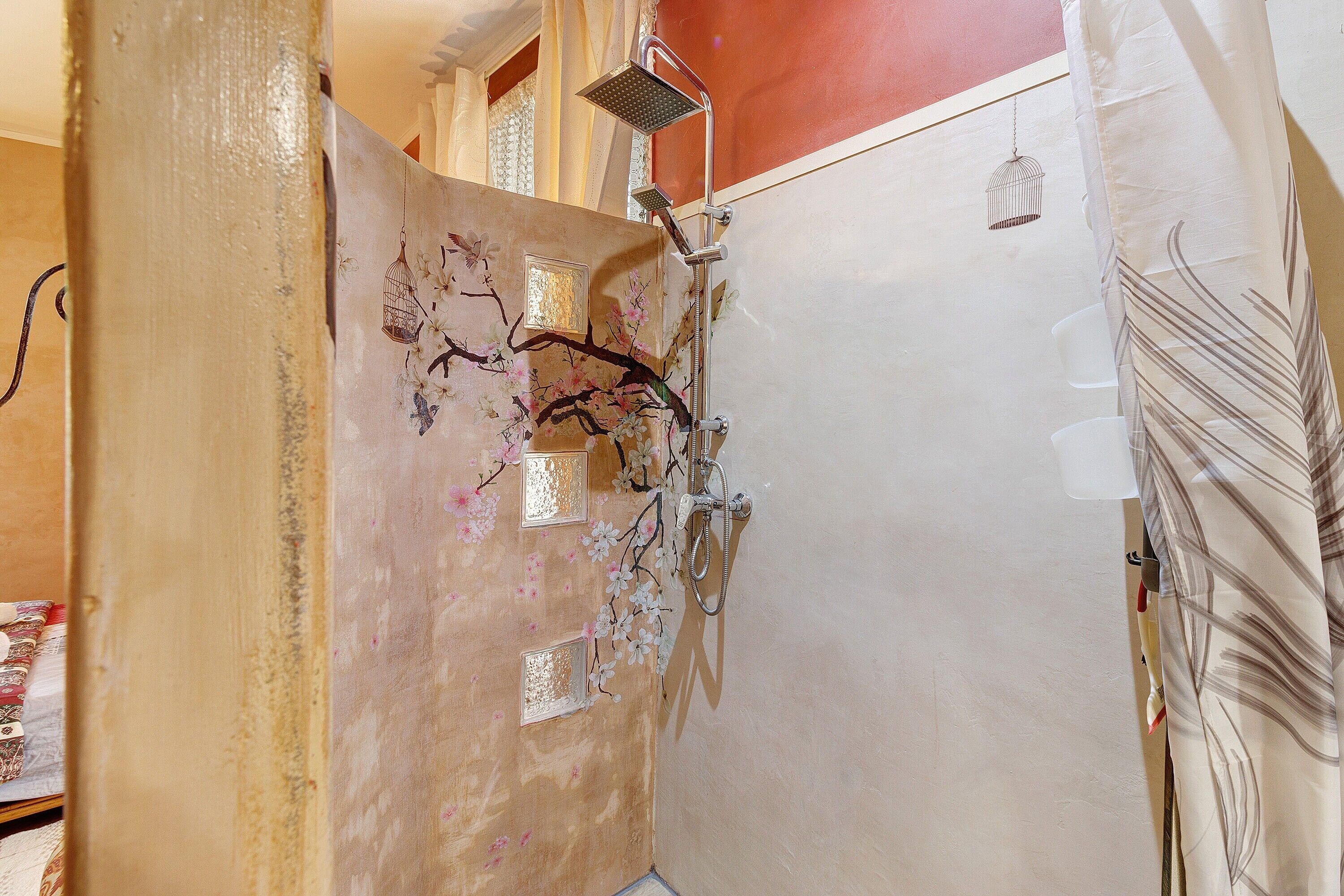 Een douche, een haardroger, handdoeken