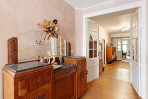 Unclassified image, 4 of 29, button - Bed and Breakfast 'Chambre Rouge' with Private Terrace, Shared Garden and Wi-Fi (Groléjac)