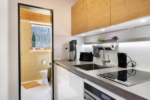 Réfrigérateur, four, plaque de cuisson, lave-vaisselle