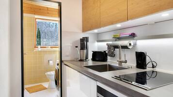 JÀÀkaappi, uuni, liesi, astianpesukone