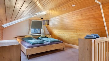 2 habitaciones, escritorio, tabla de planchar con plancha y wifi