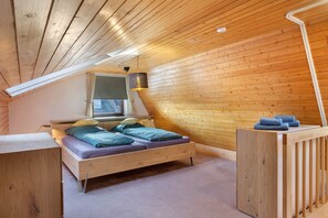 2 habitaciones, escritorio, tabla de planchar con plancha y wifi 