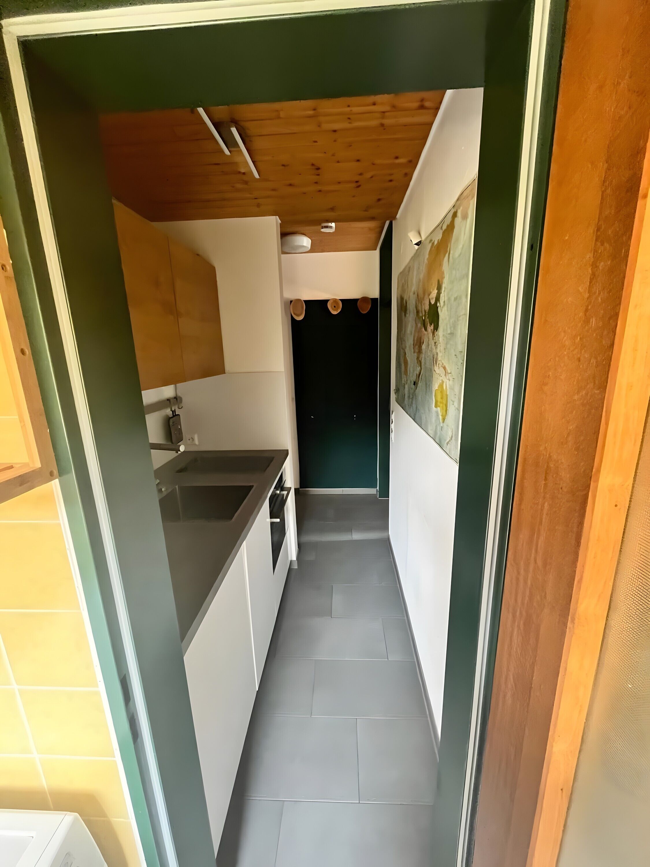 Frigorífico, horno, placa de cocina y lavavajillas