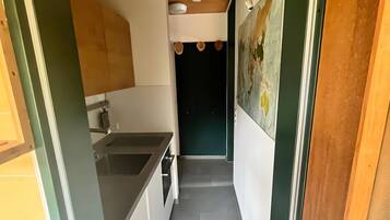 Frigorífico, horno, placa de cocina y lavavajillas