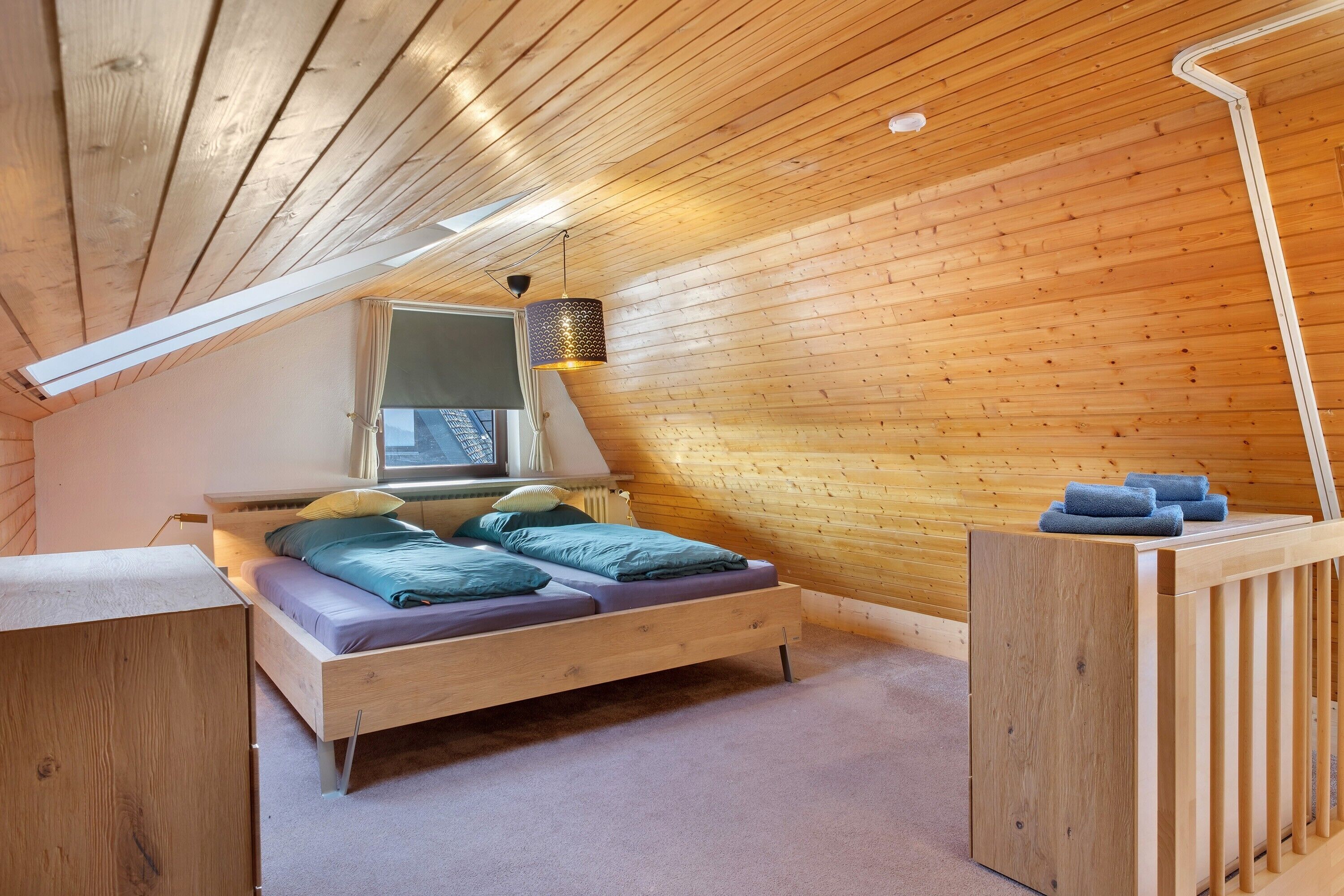 2 bedrooms, desk, iron/ironing board, WiFi