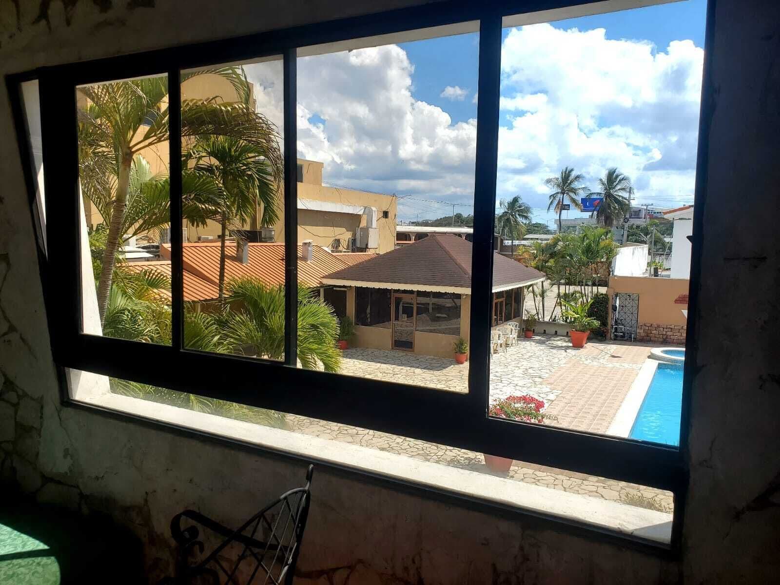 Comfort Room, Pool View | Living area
