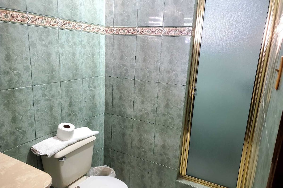 Comfort Room, Pool View