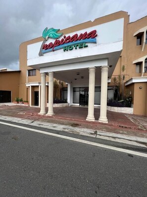 Exterior detail - Hotel Tropicana (Santo Domingo Este)