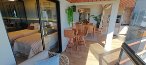 Dining - Beautiful beachfront apartment in Gaivotas - Ingleses Norte (Ingleses do Rio Vermelho)