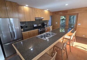 Fridge, microwave, oven, stovetop - WV64: Game Changer | Pet-friendly | Screened Porch (Ocracoke)