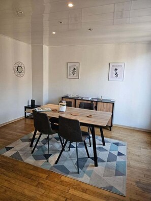 Dining - La Casa de la Canéda – Charming 2-Bedroom Apt (Sarlat-la-Canéda)