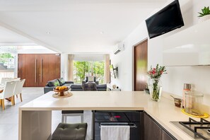 Fridge, microwave, oven, coffee/tea maker - Villa Deluxe SlowLiving Tulum CountryClub Golf PGA (Gran Bahía Príncipe)