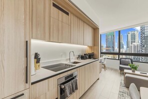 Fridge, microwave, oven, stovetop - Luxe 1BR · FIFA Fan Fest · Resort & Free Parking (Miami)