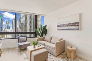 TV - Luxe 1BR · FIFA Fan Fest · Resort & Free Parking (Miami)
