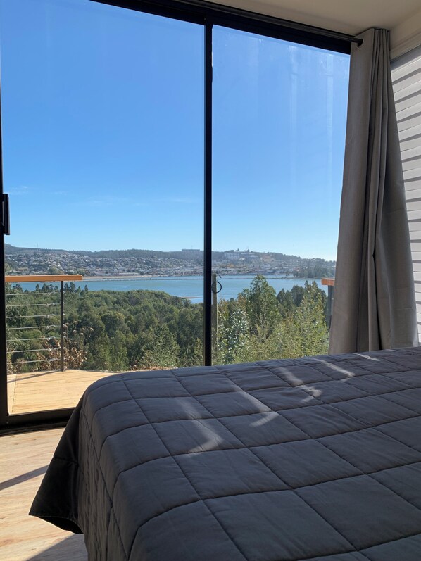 1 bedroom, bed sheets