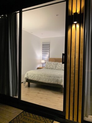 1 bedroom, bed sheets