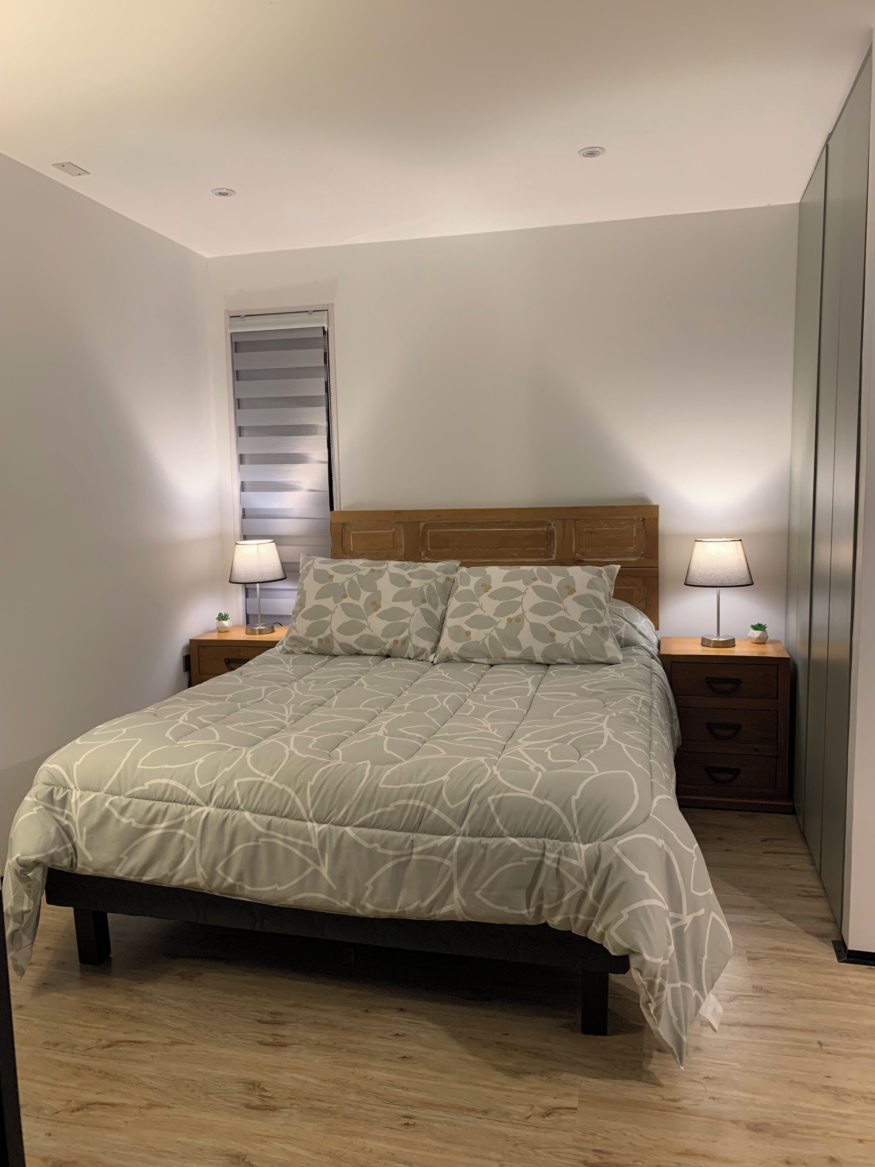 1 bedroom, bed sheets