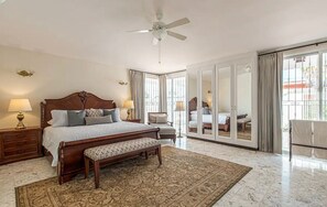 5 bedrooms, iron/ironing board, free WiFi, bed sheets - Incredible Residence in the historic center of La Paz and a few steps from the Malecon. (La Paz)