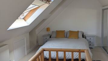4 bedrooms, iron/ironing board, WiFi