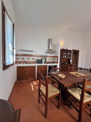 Dining - Country cottage with animals (Nulvi)