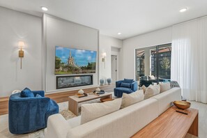 Smart TV - Luxury Orlando Escape: Pool, Games & Themed Rooms (Orlando)