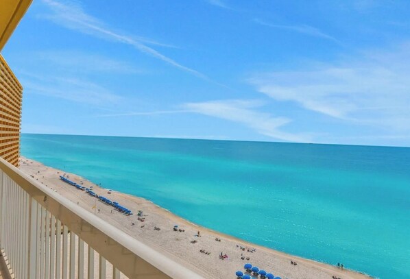 Beach - Beachfront 17th floor condo at Seychelles, new mattresses and Beach service (Panama City Beach)