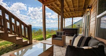 Luxury 6BR Home Sleeps 18 - Hot Tub, Theater, Game Room, Fire Pit, Views, Gated
