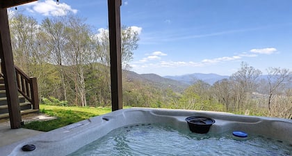 Luxury 6BR Home Sleeps 18 - Hot Tub, Theater, Game Room, Fire Pit, Views, Gated