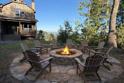 6 Bedroom Luxury House - Movie Room, Game Room, Hot Tub, Fire Pit, Views, Gated