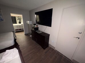 1 habitación, tabla de planchar con plancha, wifi y ropa de cama 