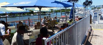 Awesome hotel suite 106  in Sarasota with fitness room and AC