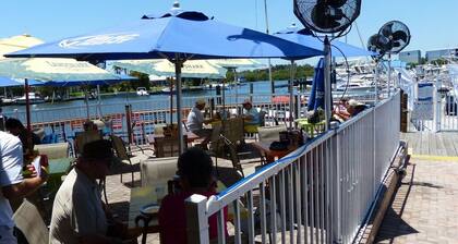 Awesome hotel suite 106 in Sarasota with fitness room and AC