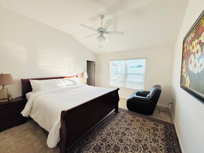 3 bedrooms, iron/ironing board, WiFi, bed sheets -  Sun-Filled Brand-New Edenfield Designer Home (Sumterville)